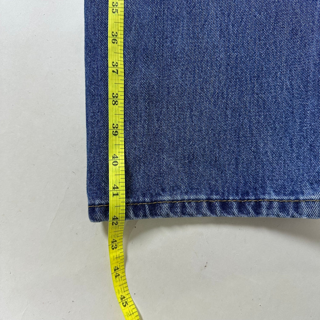 Levi’s 505 Regular Straight Fit Jeans in Medium Stonewash (Size 32)