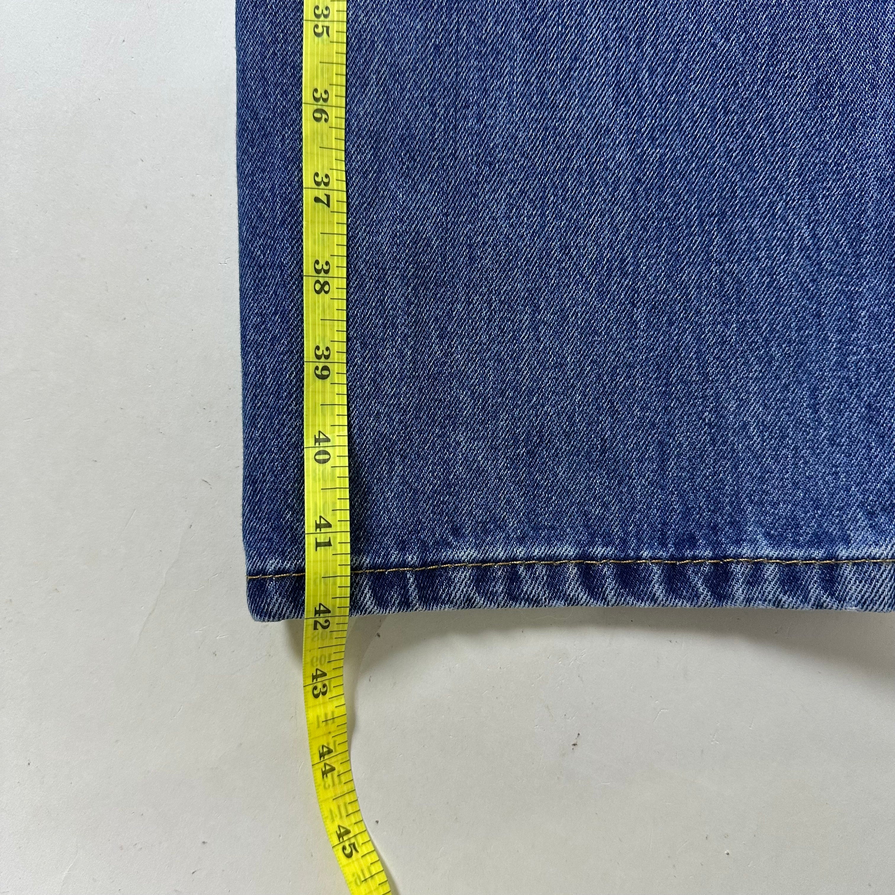 Levi’s 505 Regular Straight Fit Jeans in Medium Stonewash (Size 32)