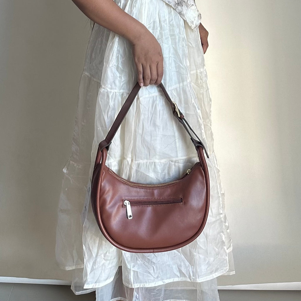 Brand New Time and Tru Women's Faux Leather Griffin Crescent Handbag Cognac