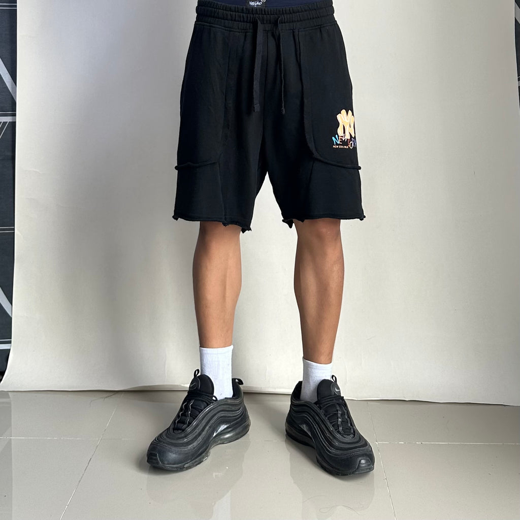 New Era New York Yankees Sweatshorts in Black (Size 28-36) — SOLD