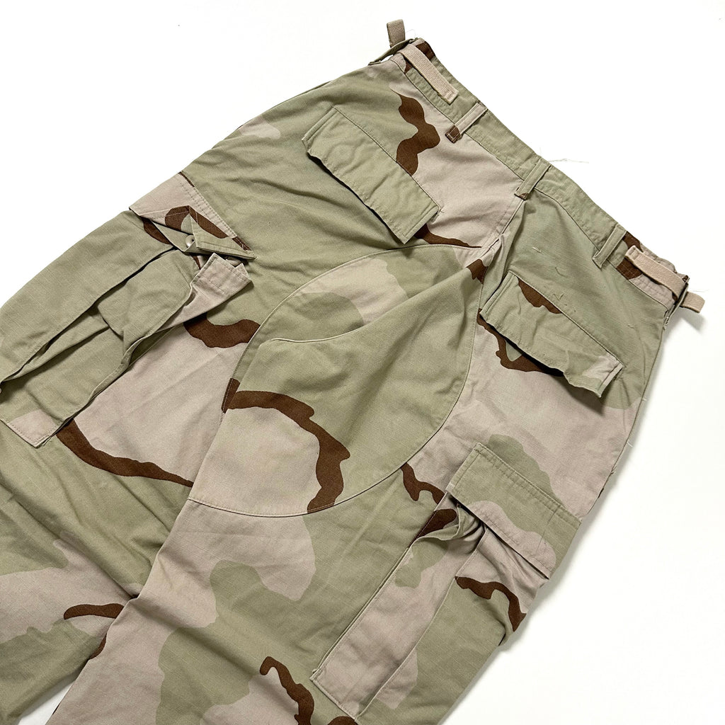 U.S. Cargo Combat Pants in Desert Camo pattern Size Small (27-31)