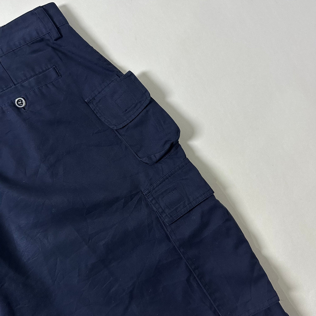 Pleated Cargo Shorts in Navy Blue (Size 36)