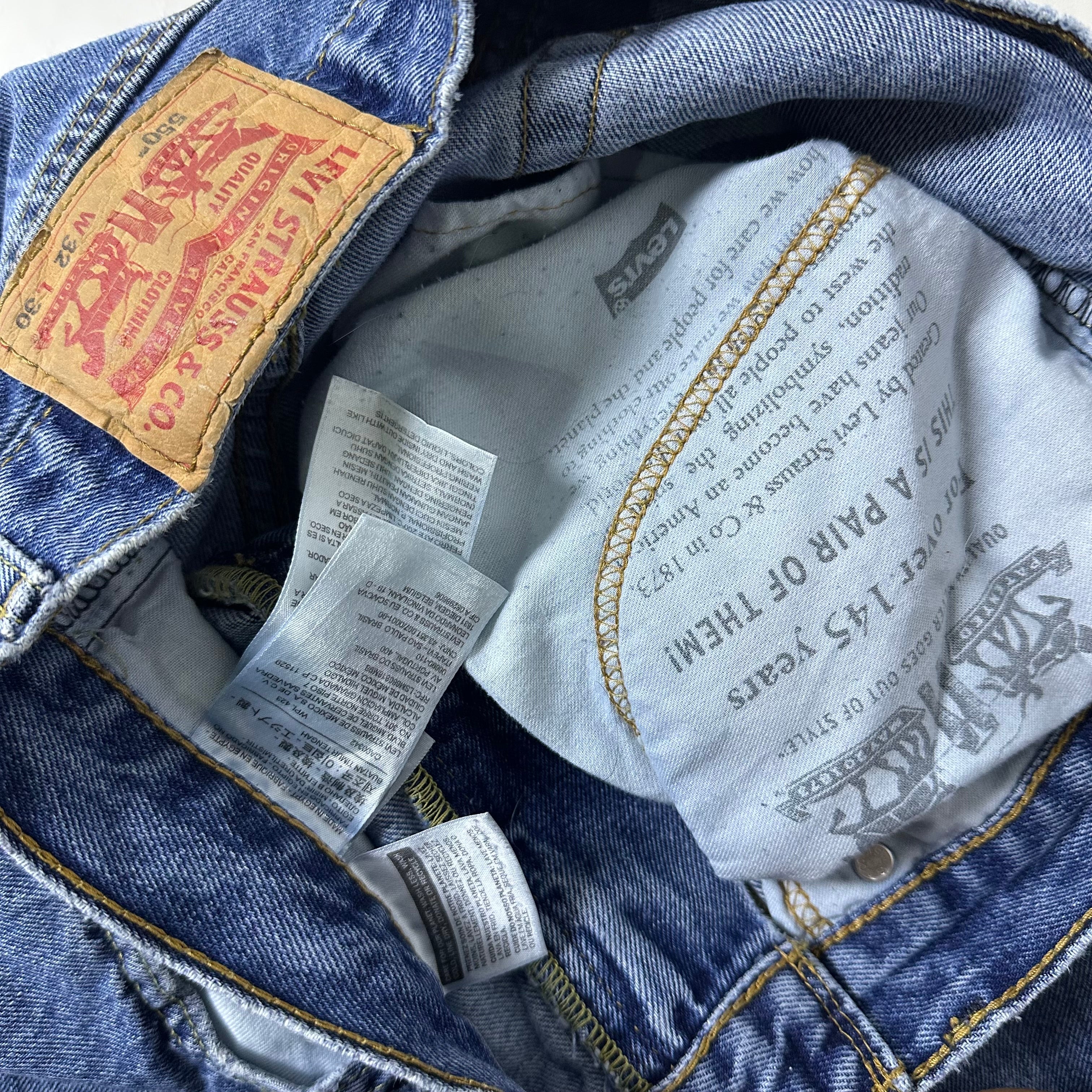 Levi’s 550 Relaxed Fit Jeans in Medium Stonewash (Size 32)