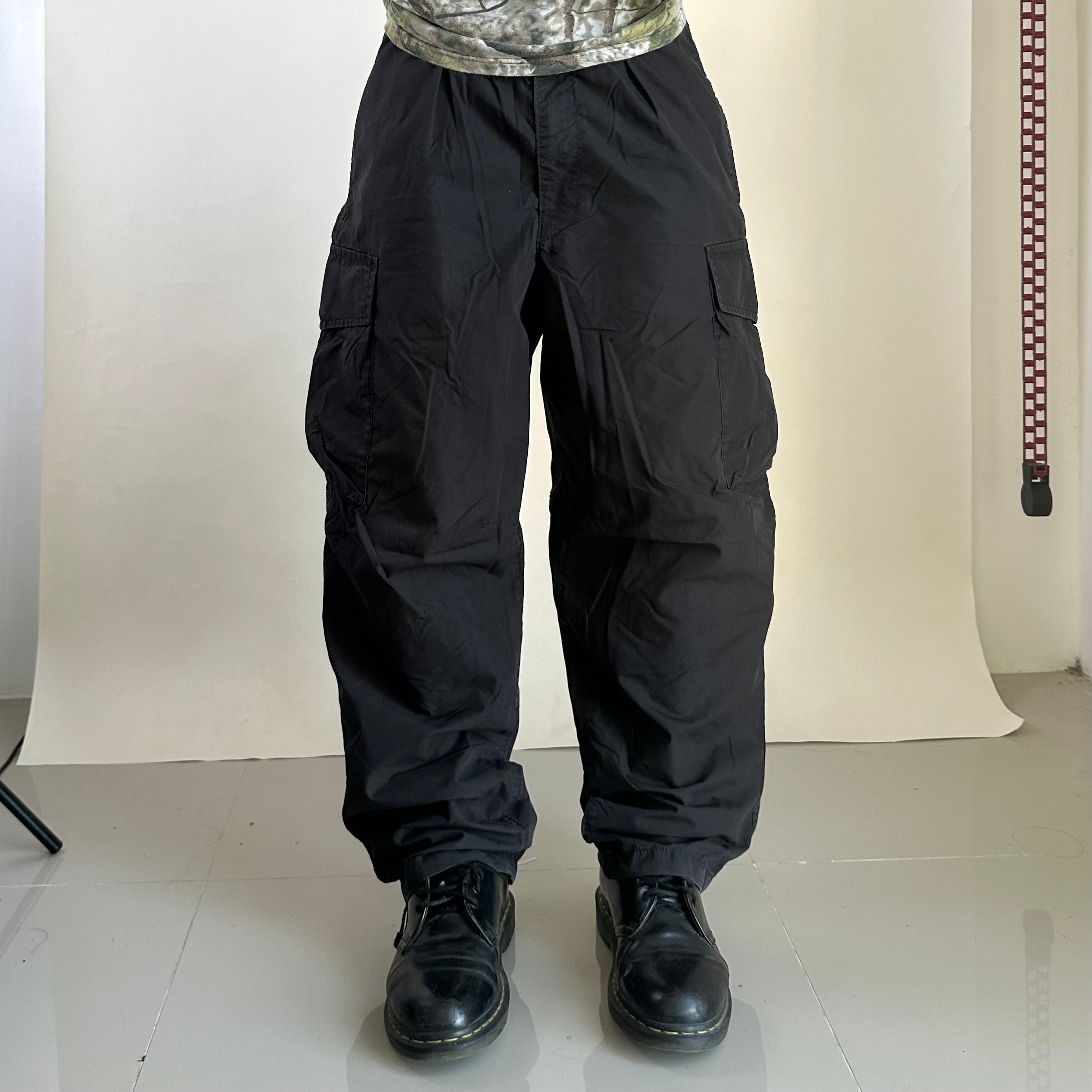 Uniqlo Nylon Cargo Pants in Dark Gray (Size 28-32)