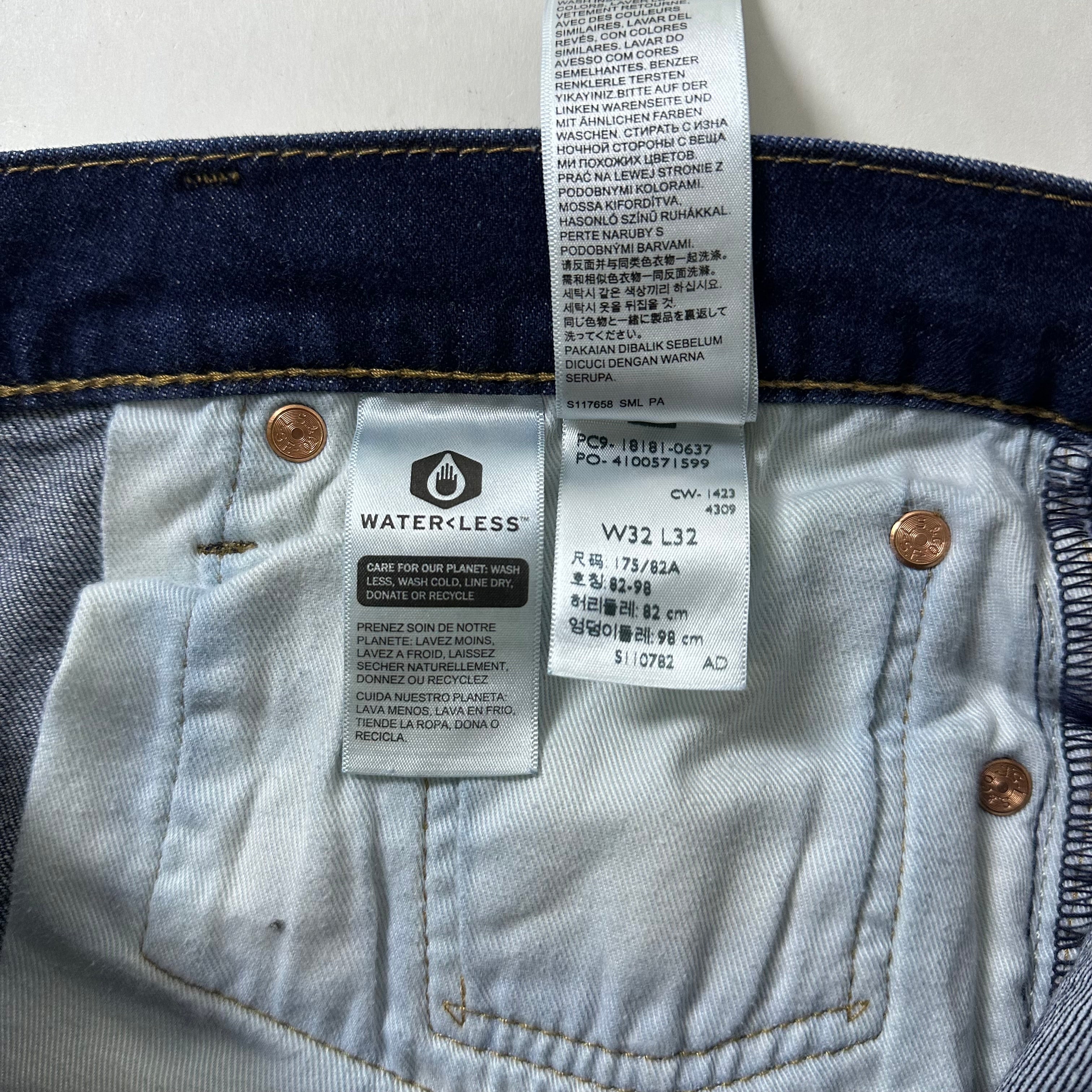 Levi’s 541 Premium BIG “E” Athletic Taper Fit Jeans in Mid Knight-Dark Wash (Size 32-33)