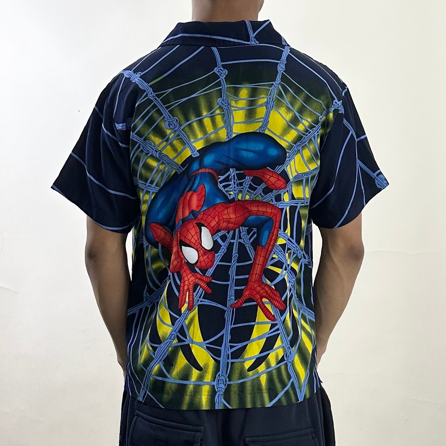 2003 Vintage Marvel Spider-Man shirt features an all-over print graphic of Spider-Man in Navy Blue (Best Fit Medium)