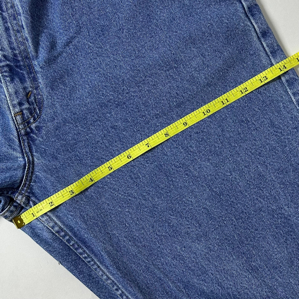 Vintage 2001 Levi’s 901 Relaxed Straight Leg Jeans in Medium Stonewash (Size 38)