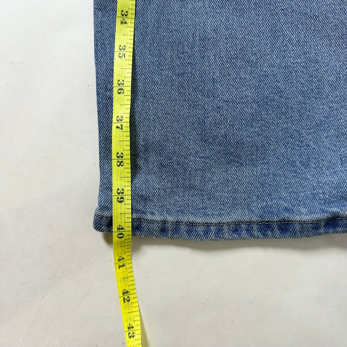 Wrangler Five Star Comfort Stretch Relaxed Fit Jeans in Bleached Tint (Size 32)