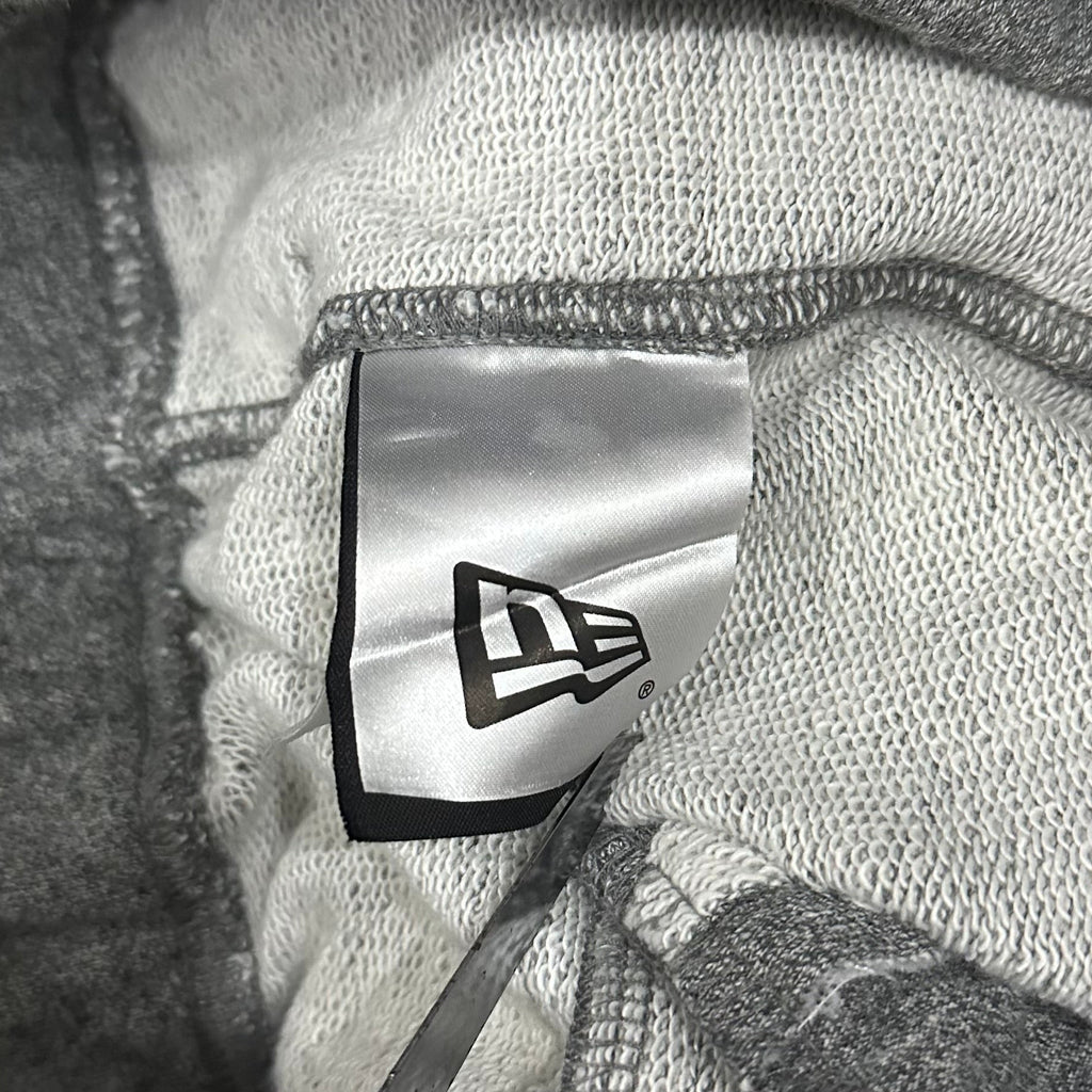 NEW ERA NY Yankees Cargo Sweatshort in Gray (Size XL 34-40) — SOLD