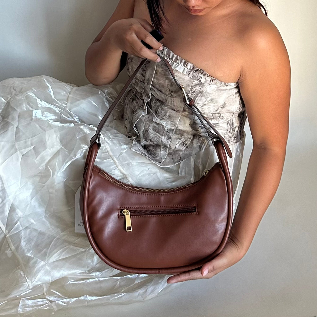 Brand New Time and Tru Women's Faux Leather Griffin Crescent Handbag Cognac