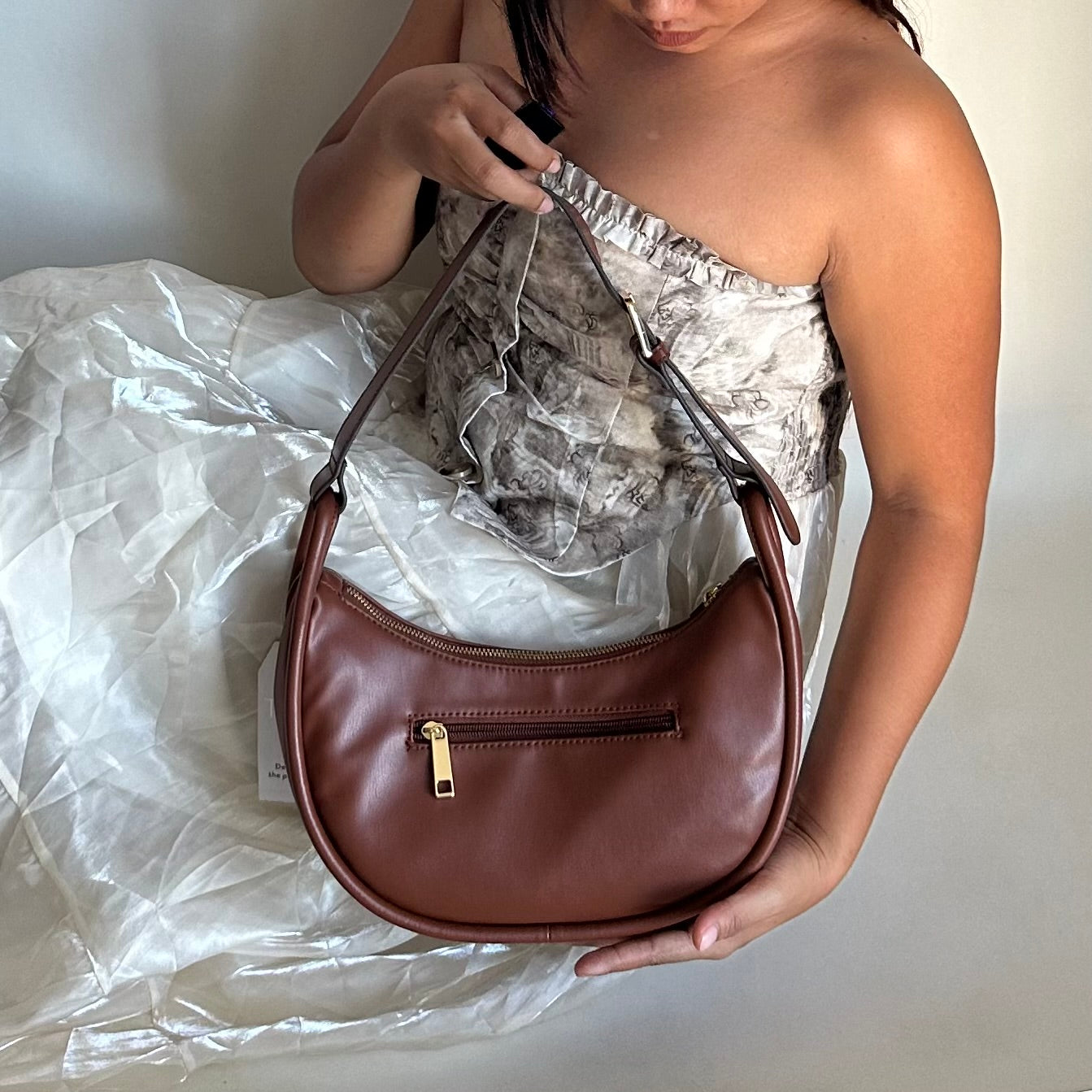 Brand New Time and Tru Women's Faux Leather Griffin Crescent Handbag Cognac