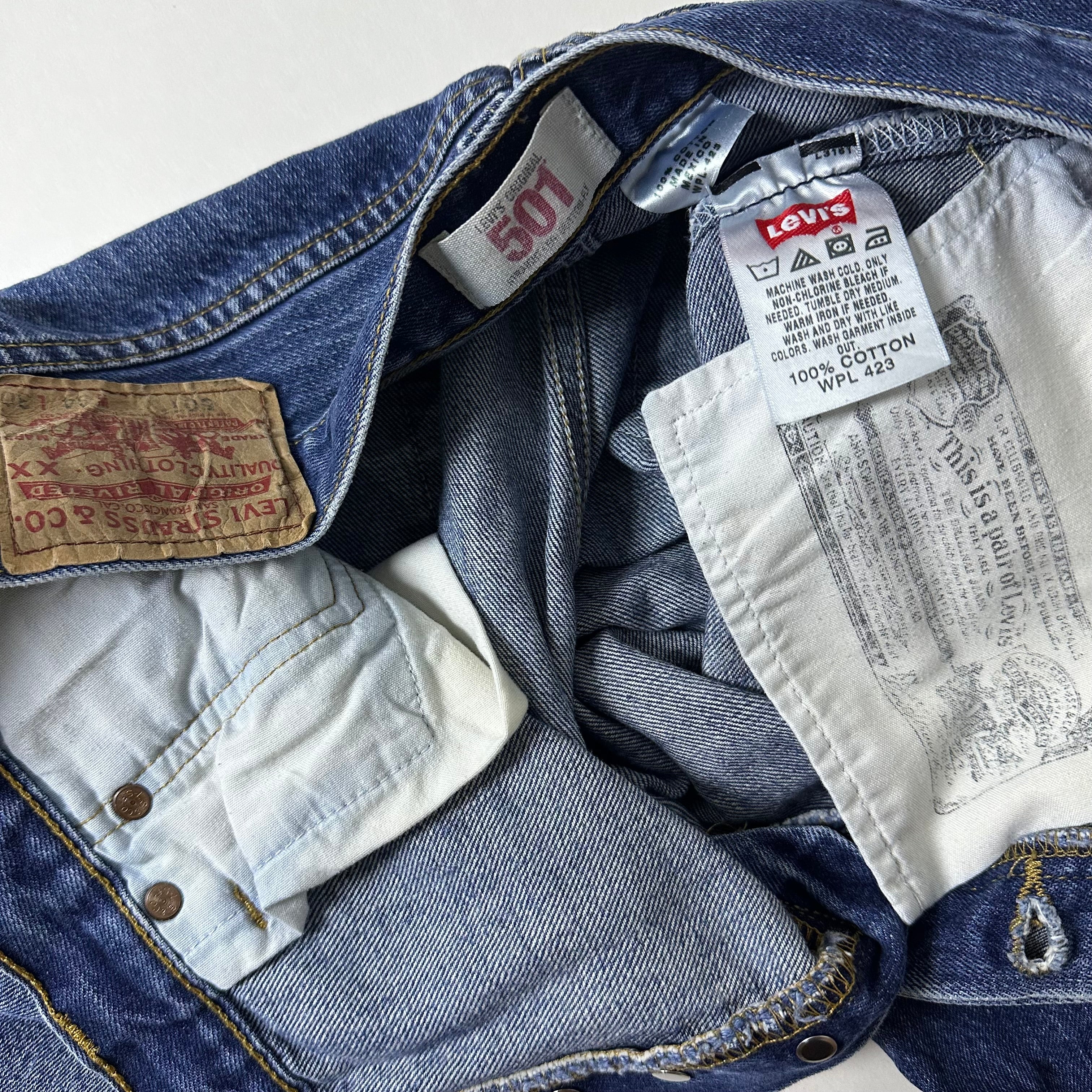 Levi’s 501 Original Fit Jeans Button Fly in Rinse Dark Wash (Size 34)
