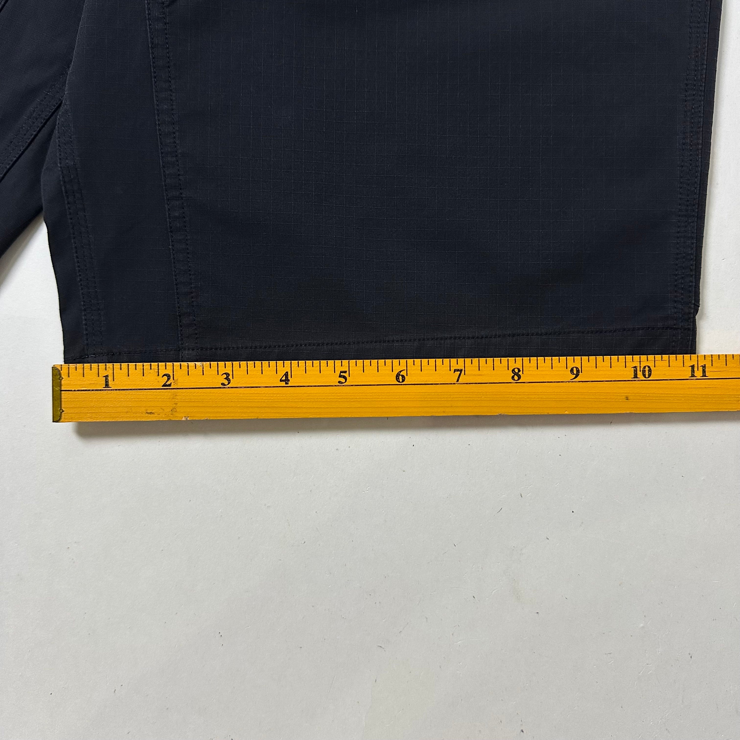 Carhartt WIP Double Knee Carpenter Shorts in Black (Size 30-36)