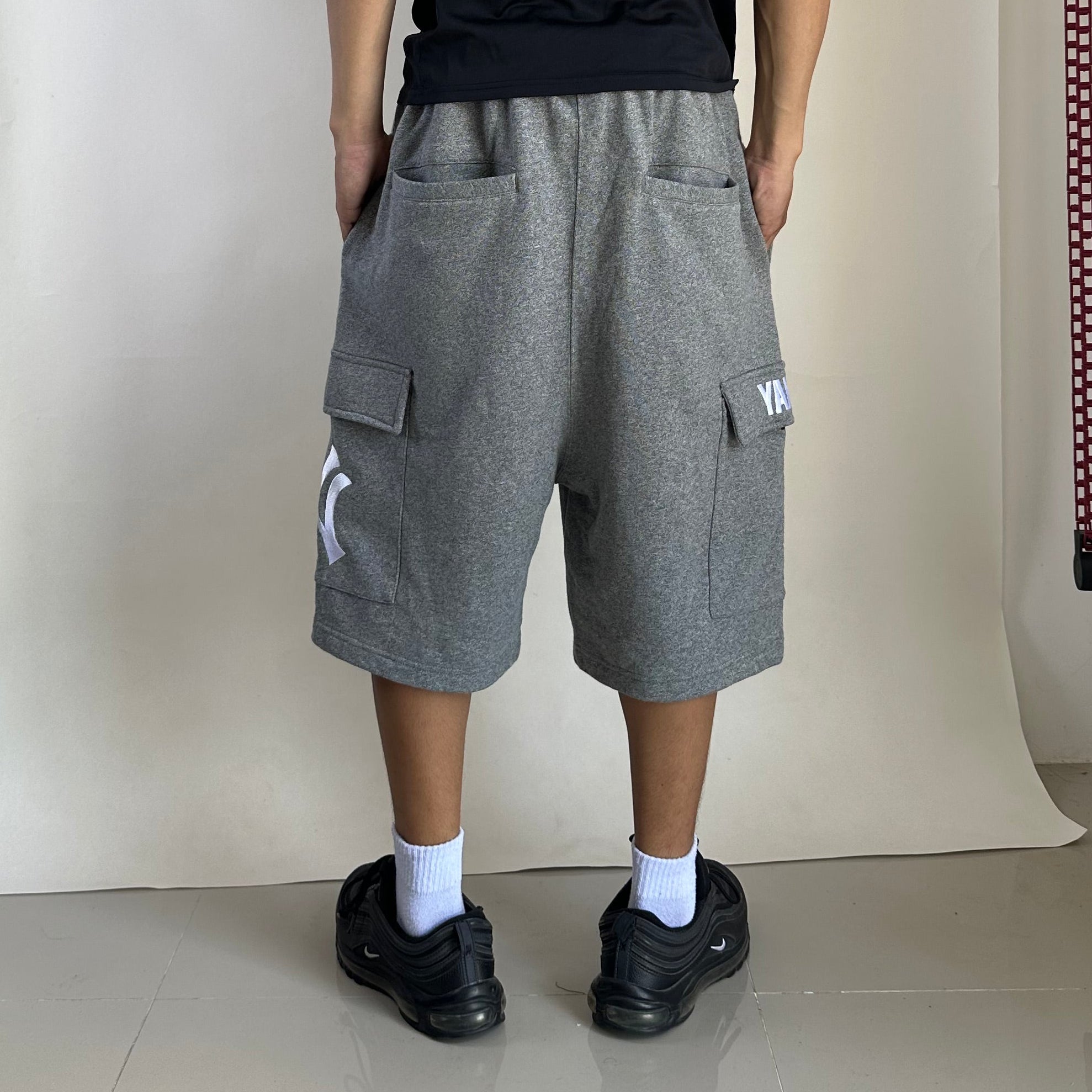NEW ERA NY Yankees Cargo Sweatshort in Gray (Size XL 34-40) — SOLD