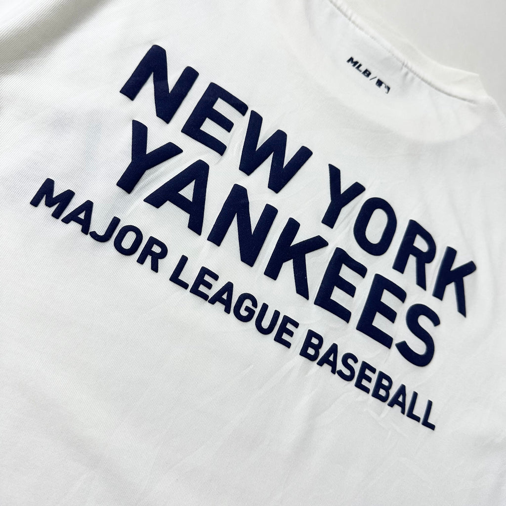 MLB New York Yankees T-shirt in White Size Medium (Fits Large)