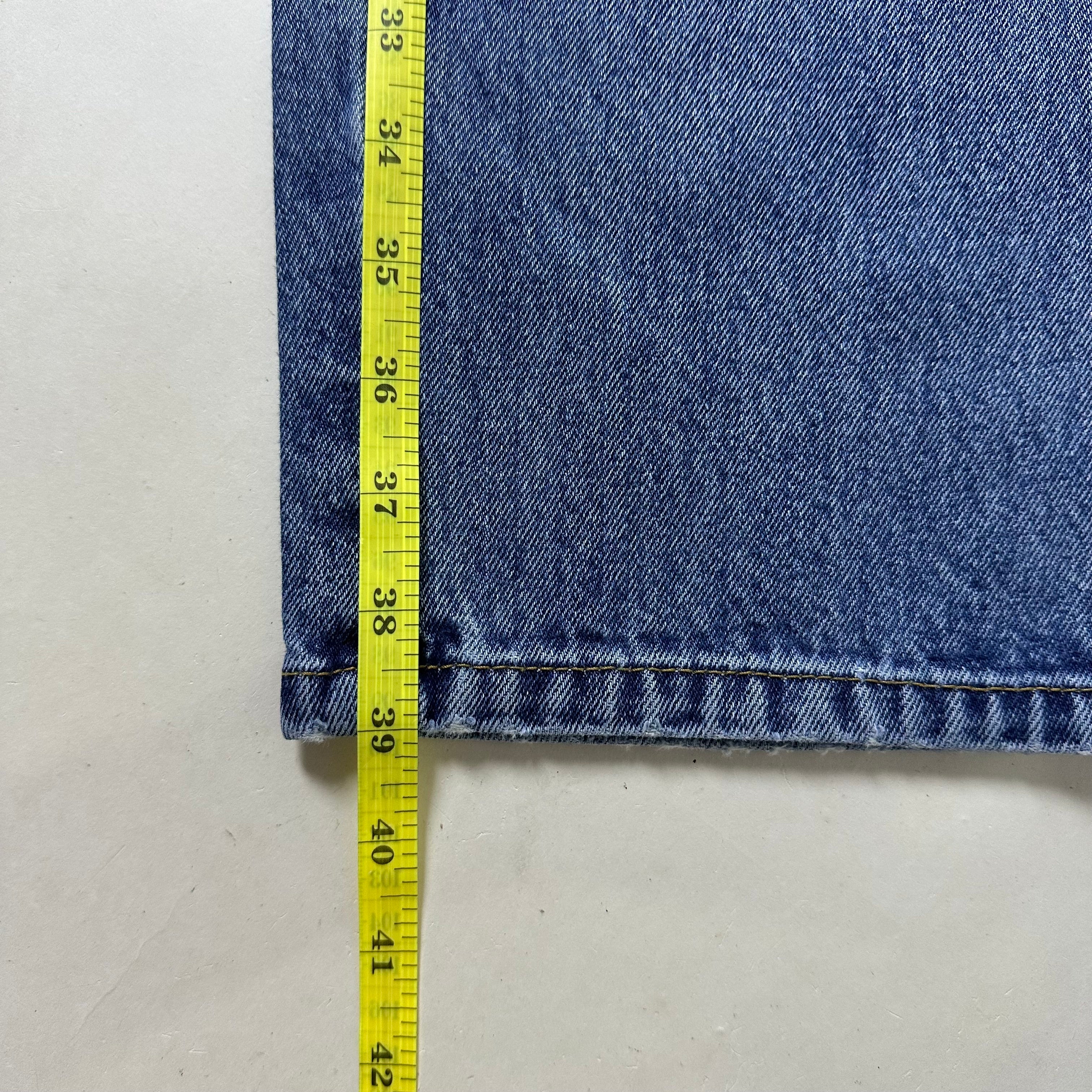 Levi’s 550 Relaxed Fit Jeans in Medium Stonewash (Size 32)