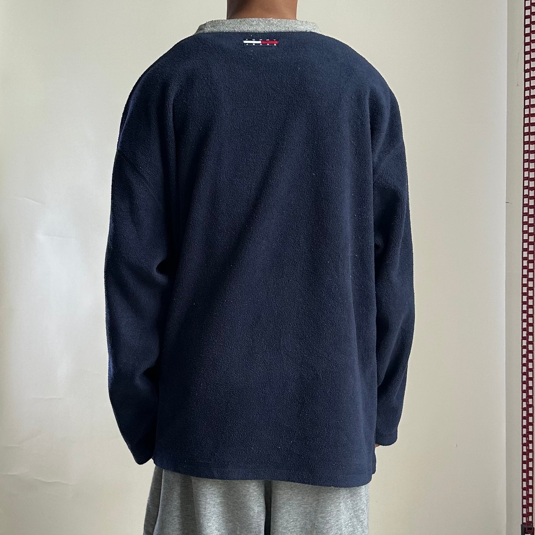 Vintage Tommy Hilfiger Fleece Sweatshirt in Navy Blue (Medium Oversized)