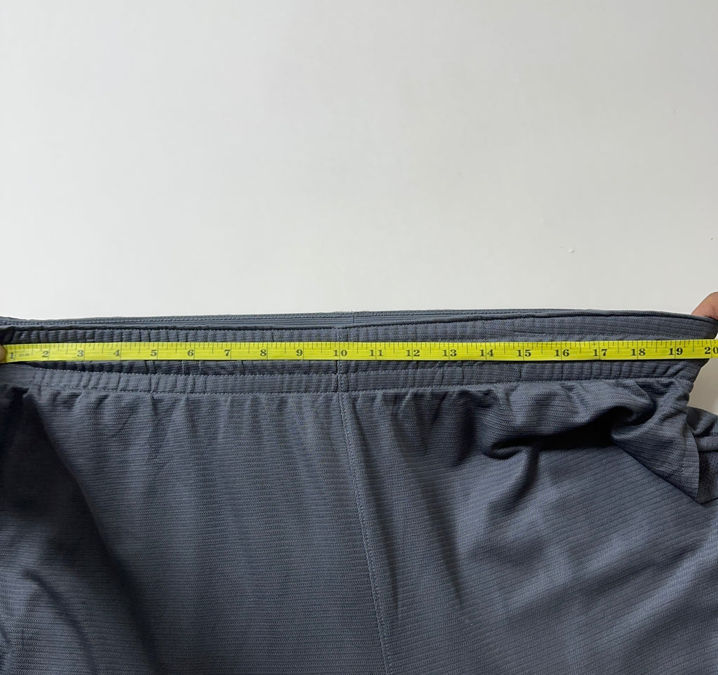 NIKE Big Swoosh Dri-fit Shorts in Gray (Size 32-40)