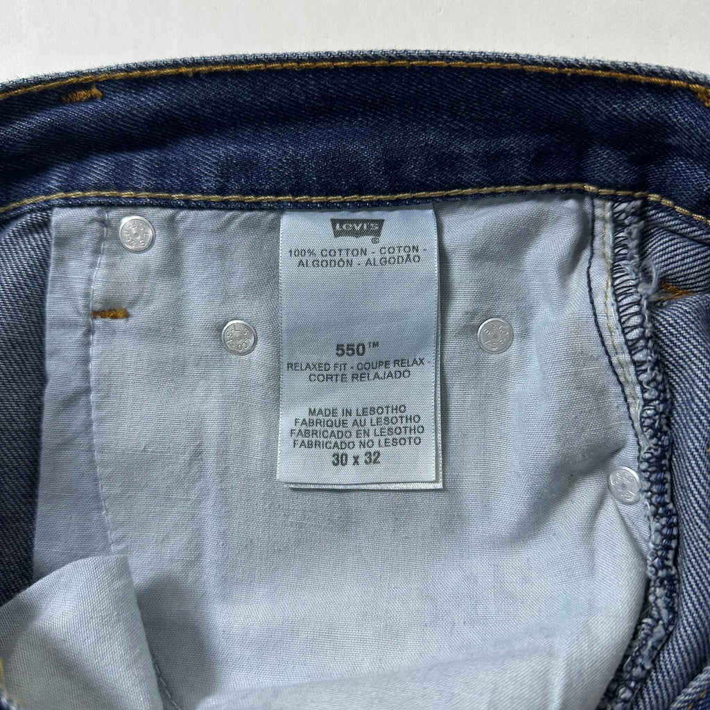 Levi’s 550 Relaxed Fit Jeans in Dark Stonewash Denim (Size 30)