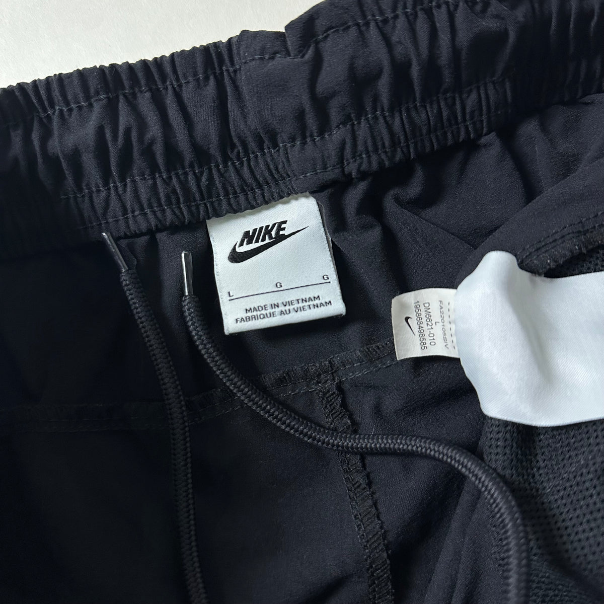 Nike Lightweight Training Pants in Black (Size 28-36)