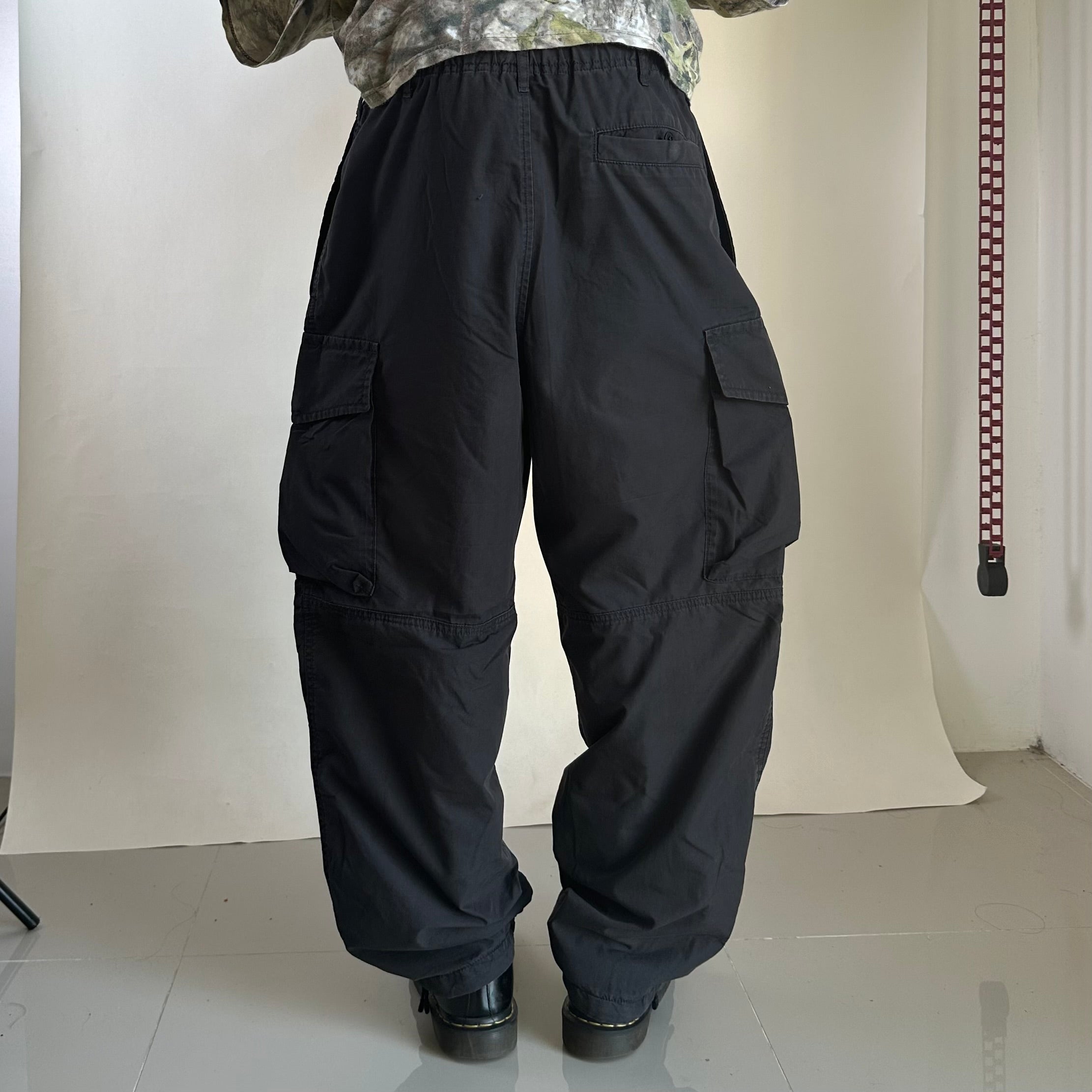 Uniqlo Nylon Cargo Pants in Dark Gray (Size 28-32)