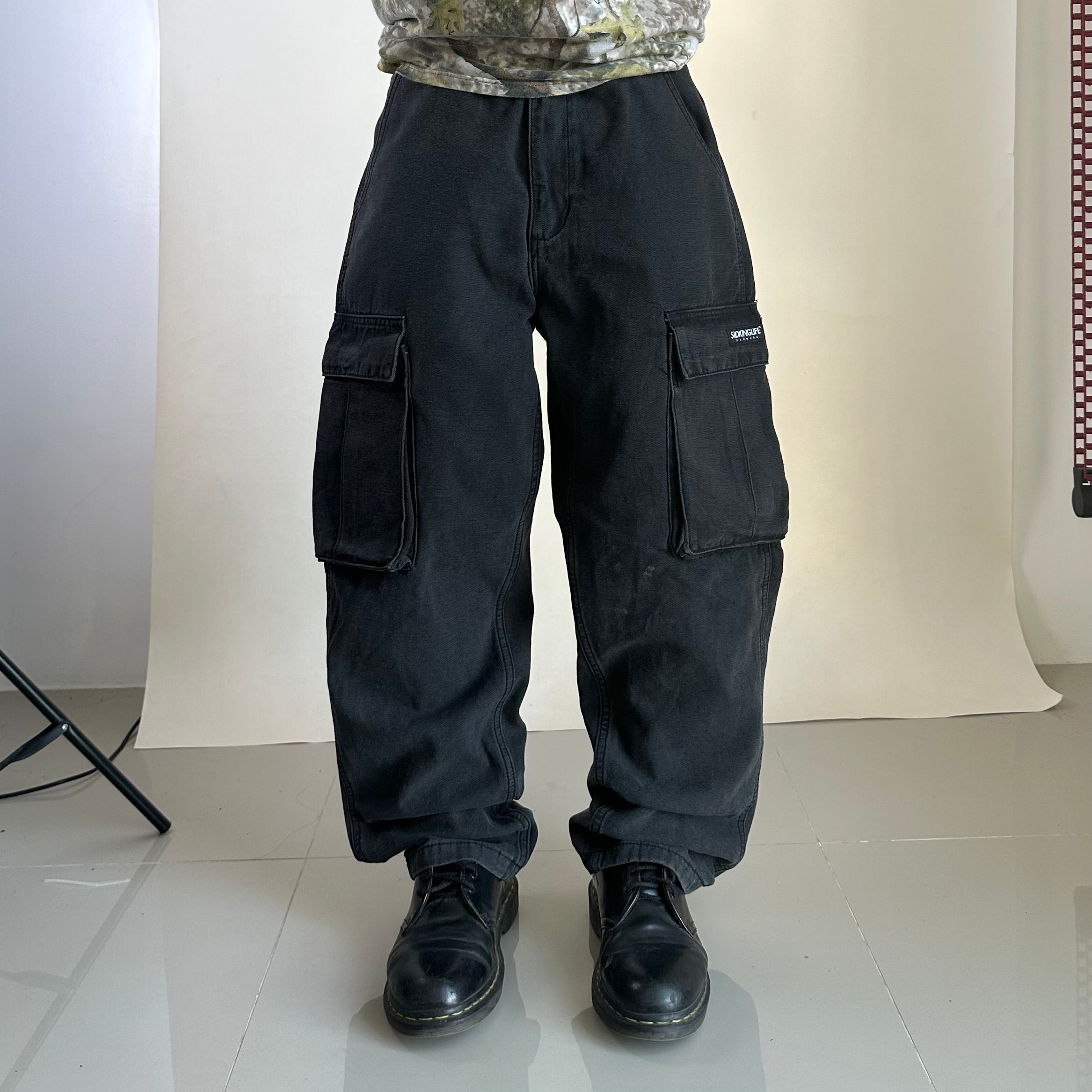 SMOKING-LIFE Cargo Pants in Acid Wash Black Size (32-33)