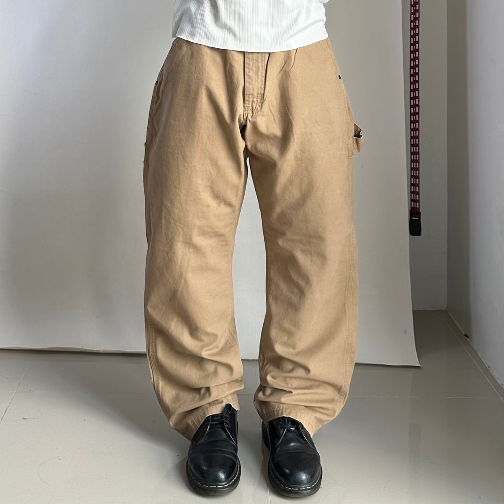 Wrangler Relaxed Fit Carpenter Pants in Solid Brown (Size 34)