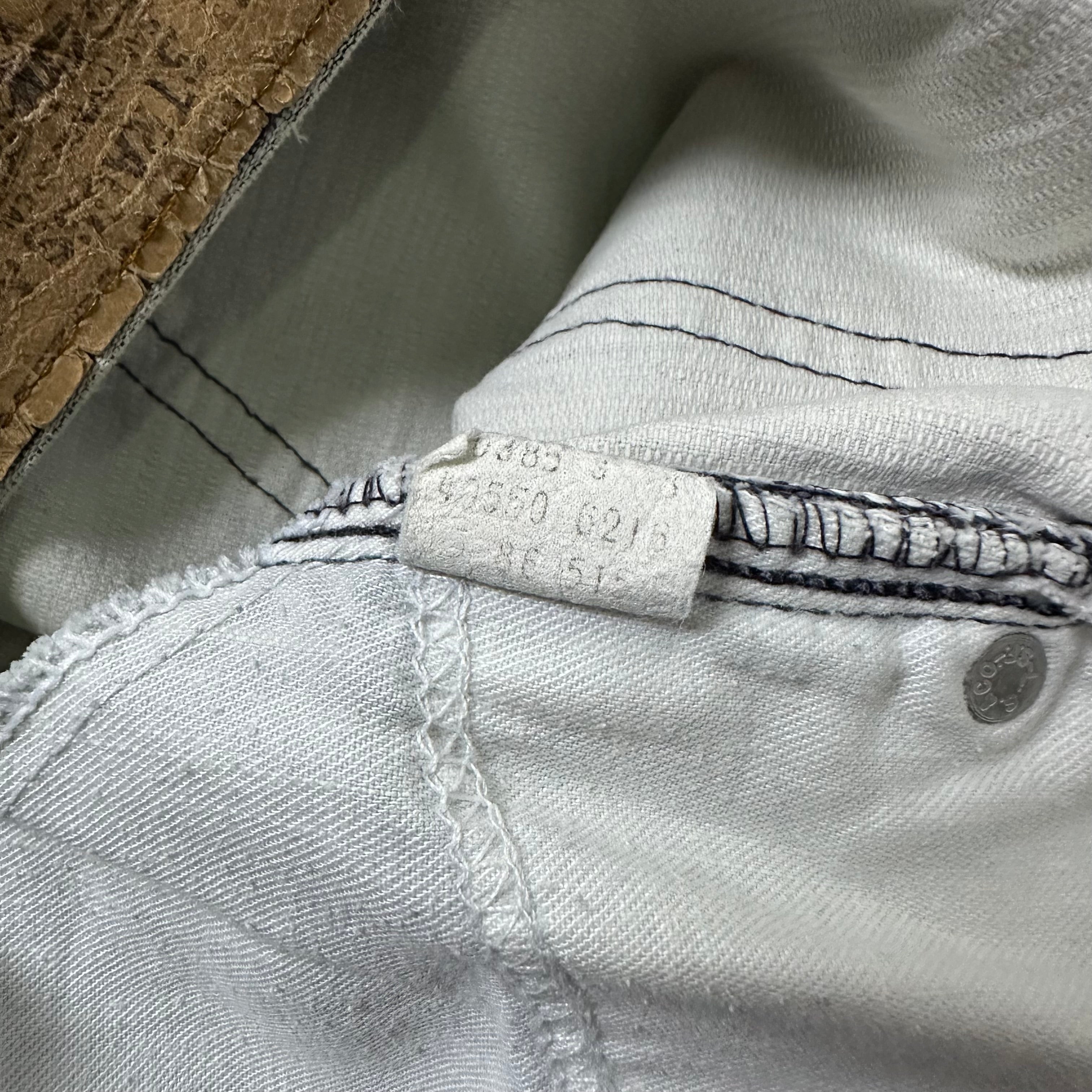 Vintage Levi’s 550 Relaxed Tapered Fit Corduroy Jeans in Gray (Size 34)