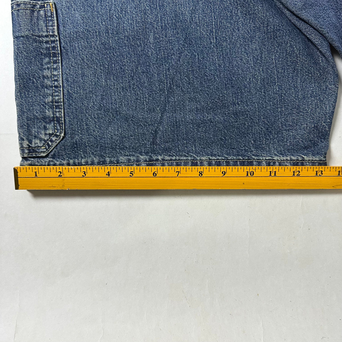 Y2k Levi’s Loose Fit Cargo Jorts (Size 40)