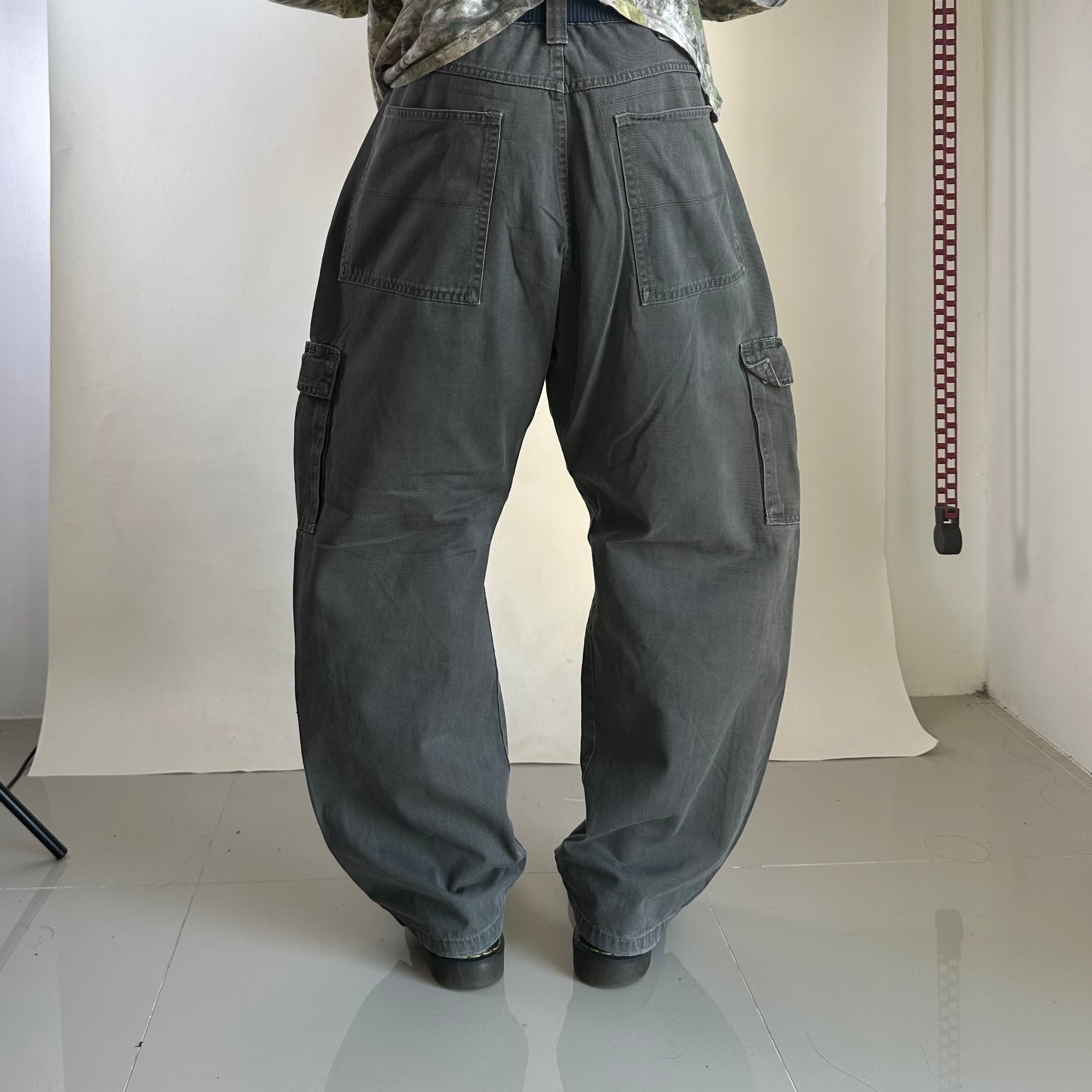 Wrangler Cargo Pants in Dark Gray (Size 38)