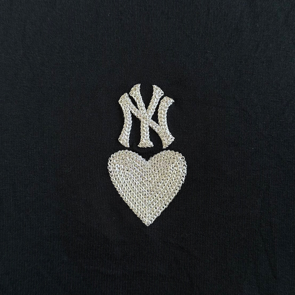 MLB New York Yankees Premium Heart Small Logo T-Shirt Black Size (XL-2XL)