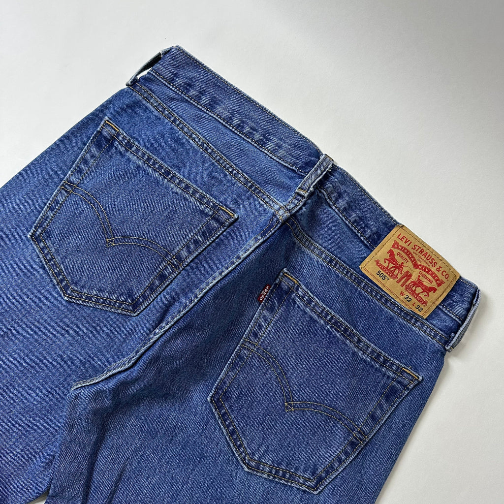 Levi’s 505 Regular Straight Fit Jeans in Medium Stonewash (Size 32)
