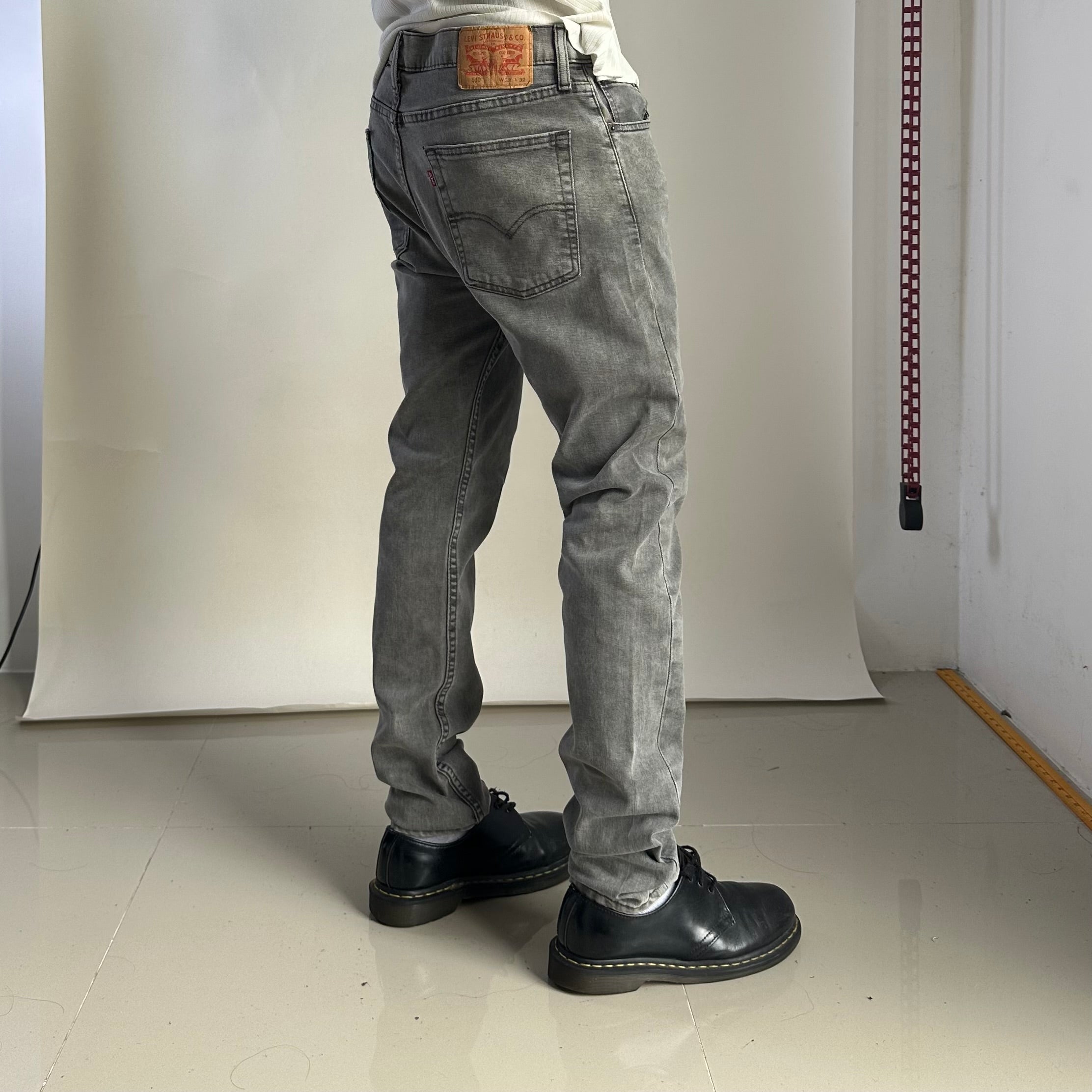 Levi’s 510 Skinny Fit Jeans in Gray Wash (Size 33)