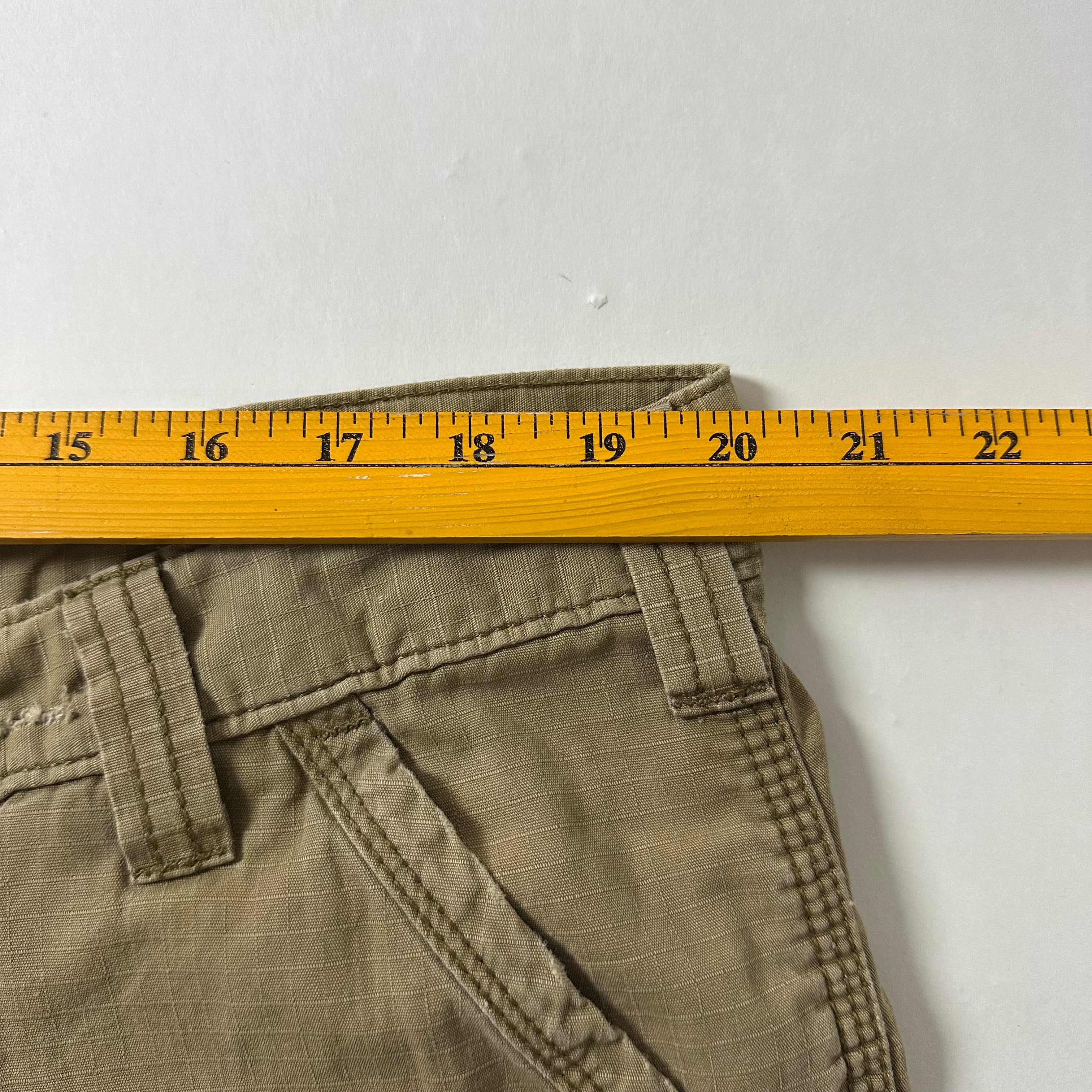 Carhartt Relaxed Fit Cargo Shorts in Brown (Size 40)