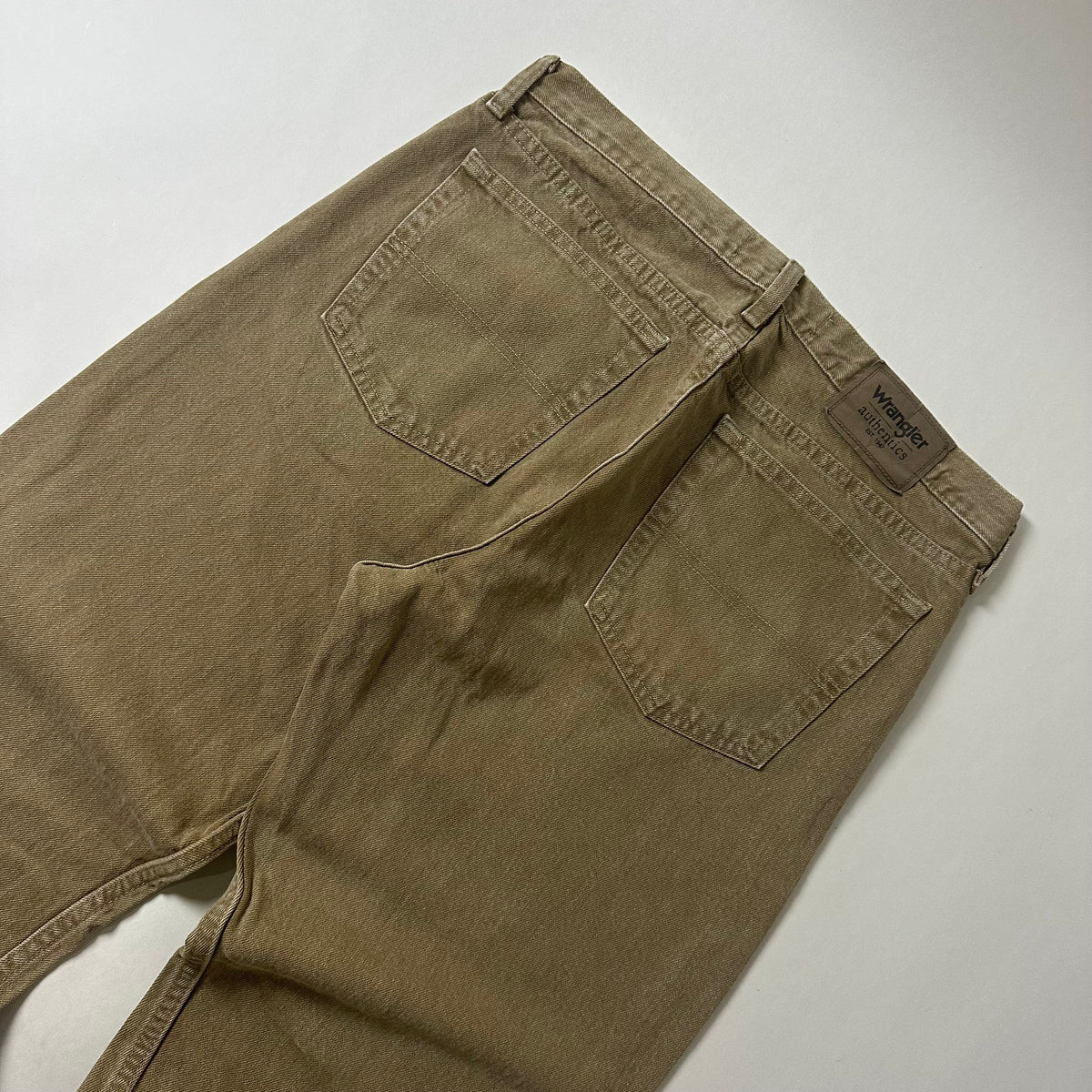 Wrangler Authentics Relaxed Fit Jeans in Khaki (Size 33)