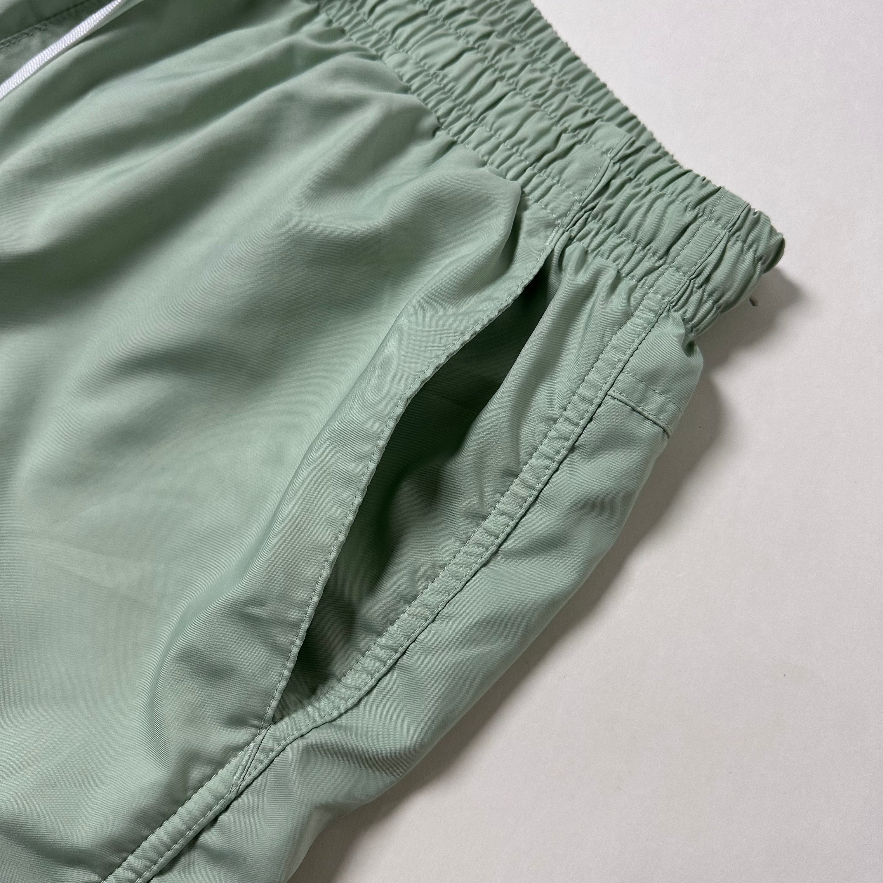 Nike Sportswear Woven Flow Shorts in Mint green (Size XL 32-38)