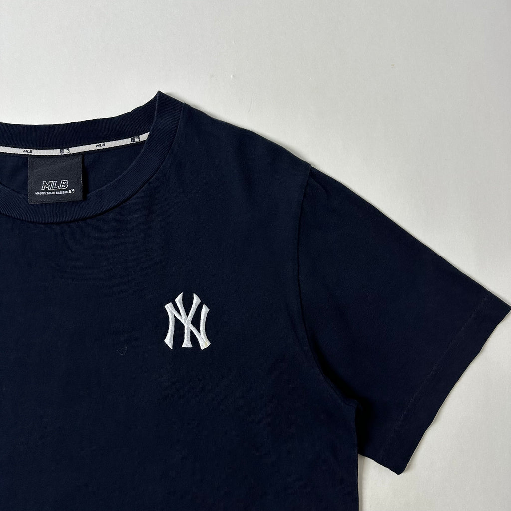 MLB New York Yankees T-Shirt in Navy Blue (Size Medium)