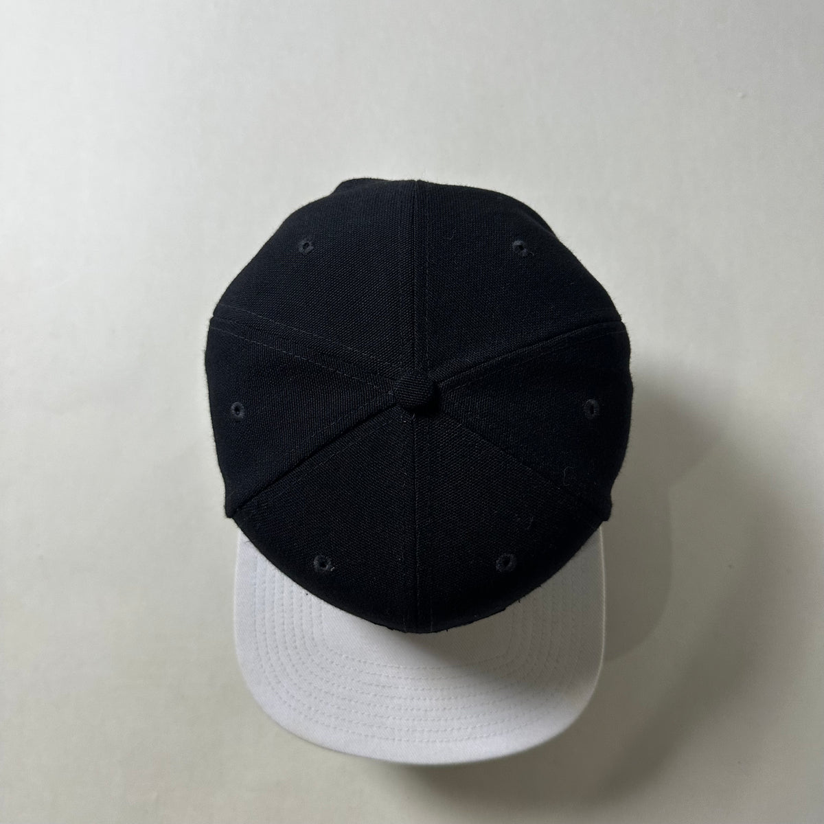 Nike SB Snapback Cap in Black & White with Floral Logo (One Size)