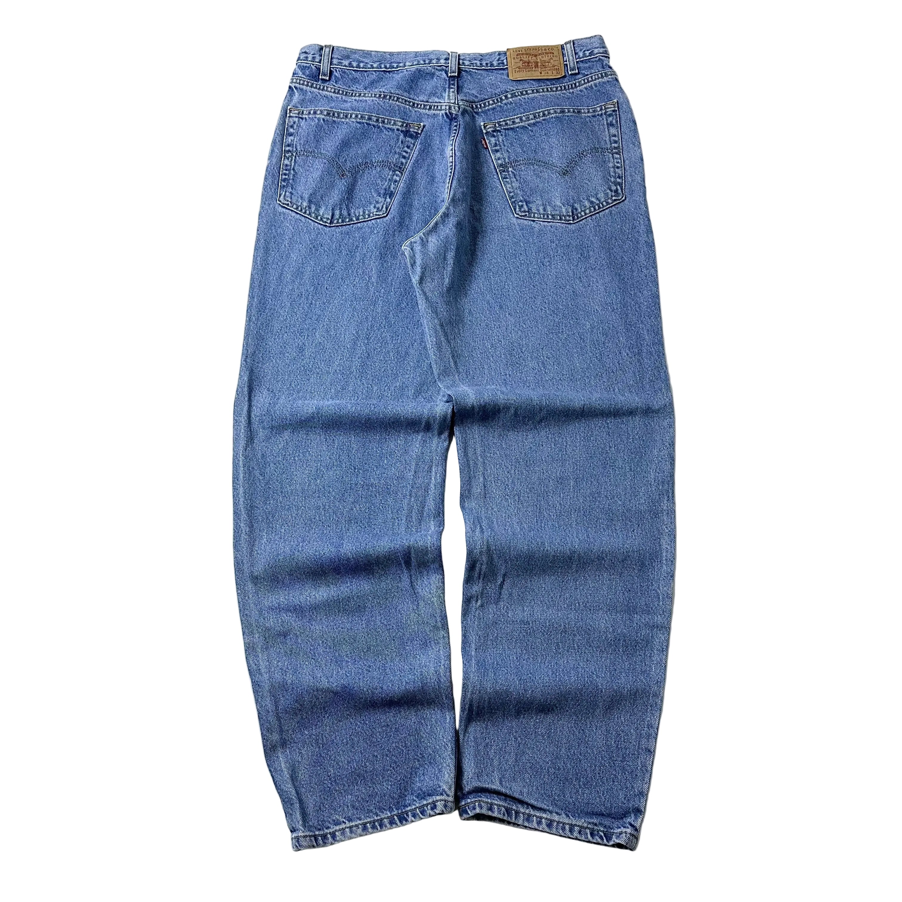 Vintage 2001 Levi’s 901 Relaxed Straight Leg Jeans in Medium Stonewash (Size 38)