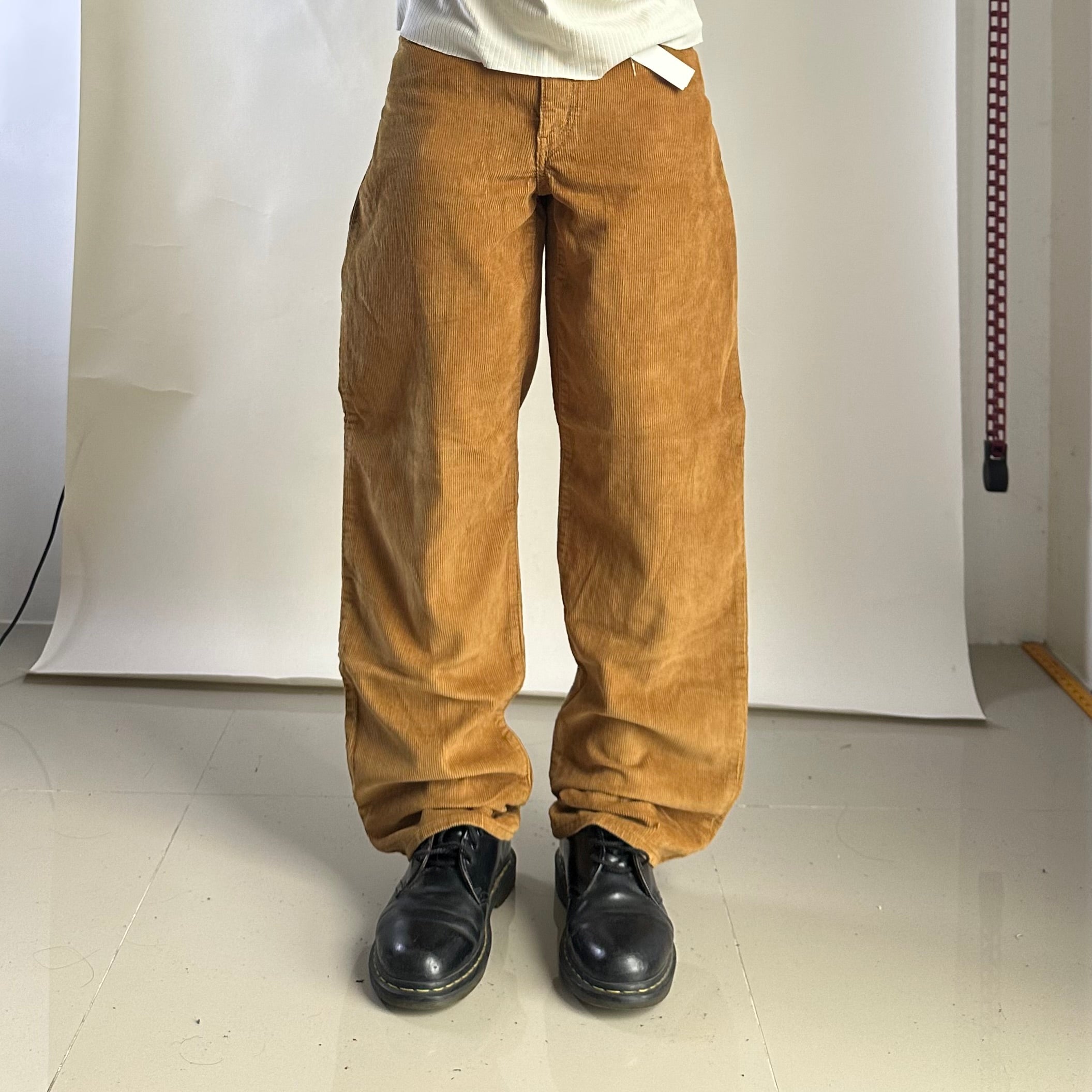 Levi’s 94 Baggy Corduroy Pants in Brown for Women (26-28)