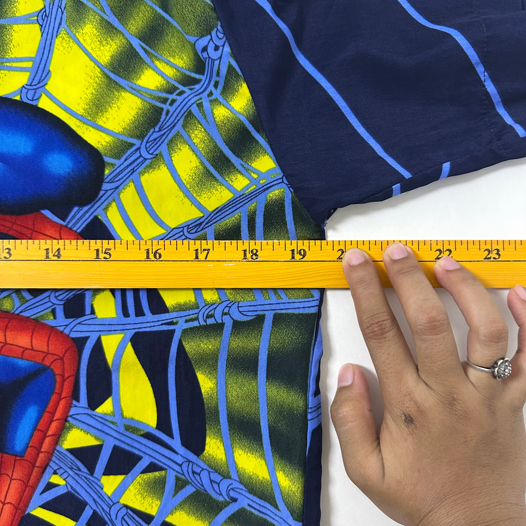 2003 Vintage Marvel Spider-Man shirt features an all-over print graphic of Spider-Man in Navy Blue (Best Fit Medium)