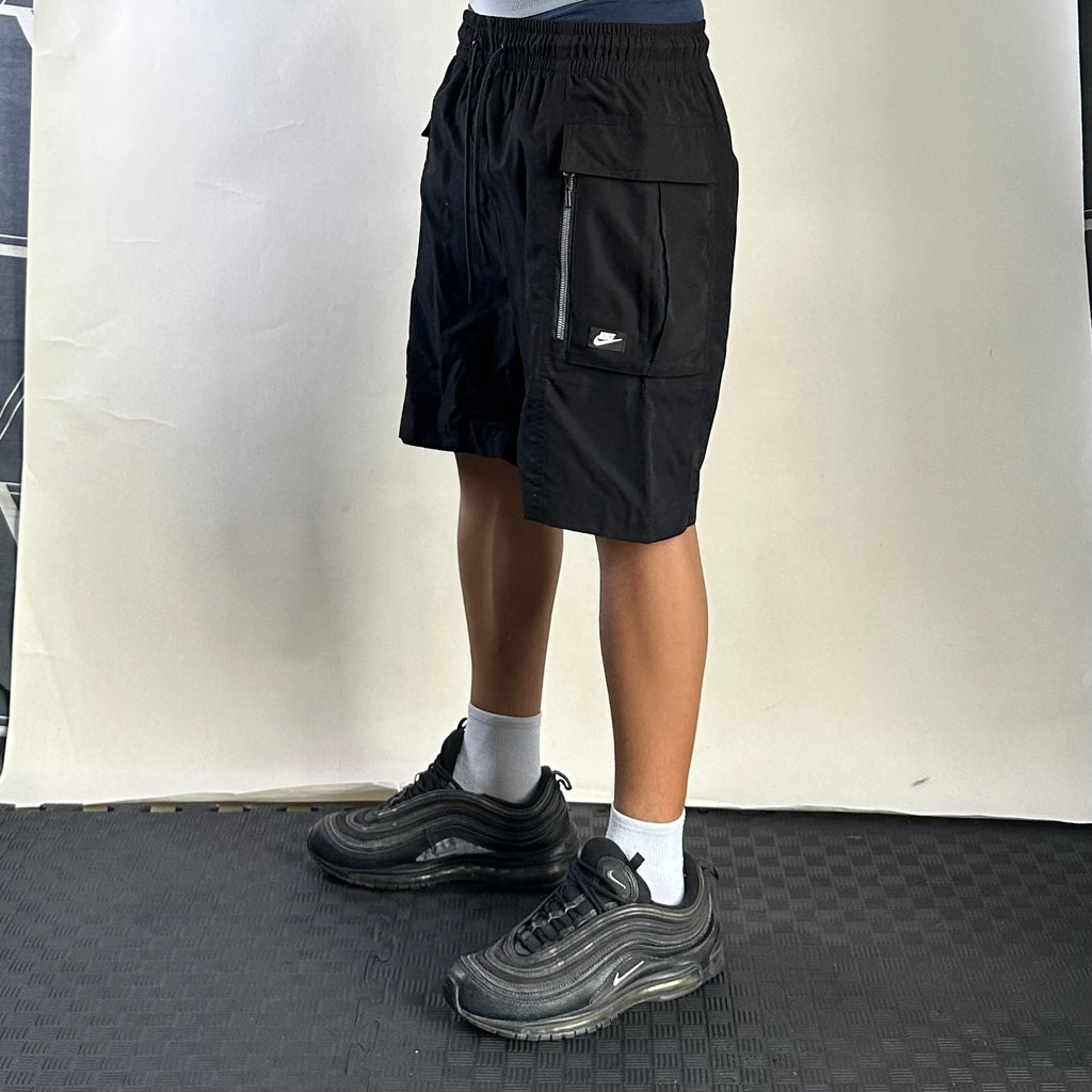 Nike Cargo Shorts in Black (Size 28-34)