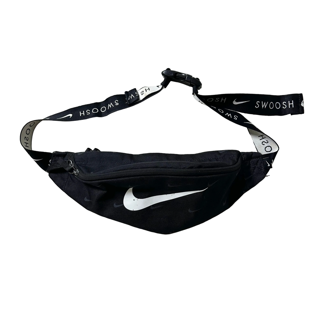 Nike Heritage Belt Bag “All Over Swoosh” in Black