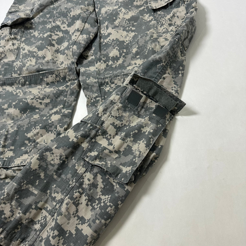 U.S. Army Combat Uniform Pants (ACU) in Universal Camouflage Pattern Size M (31-35)