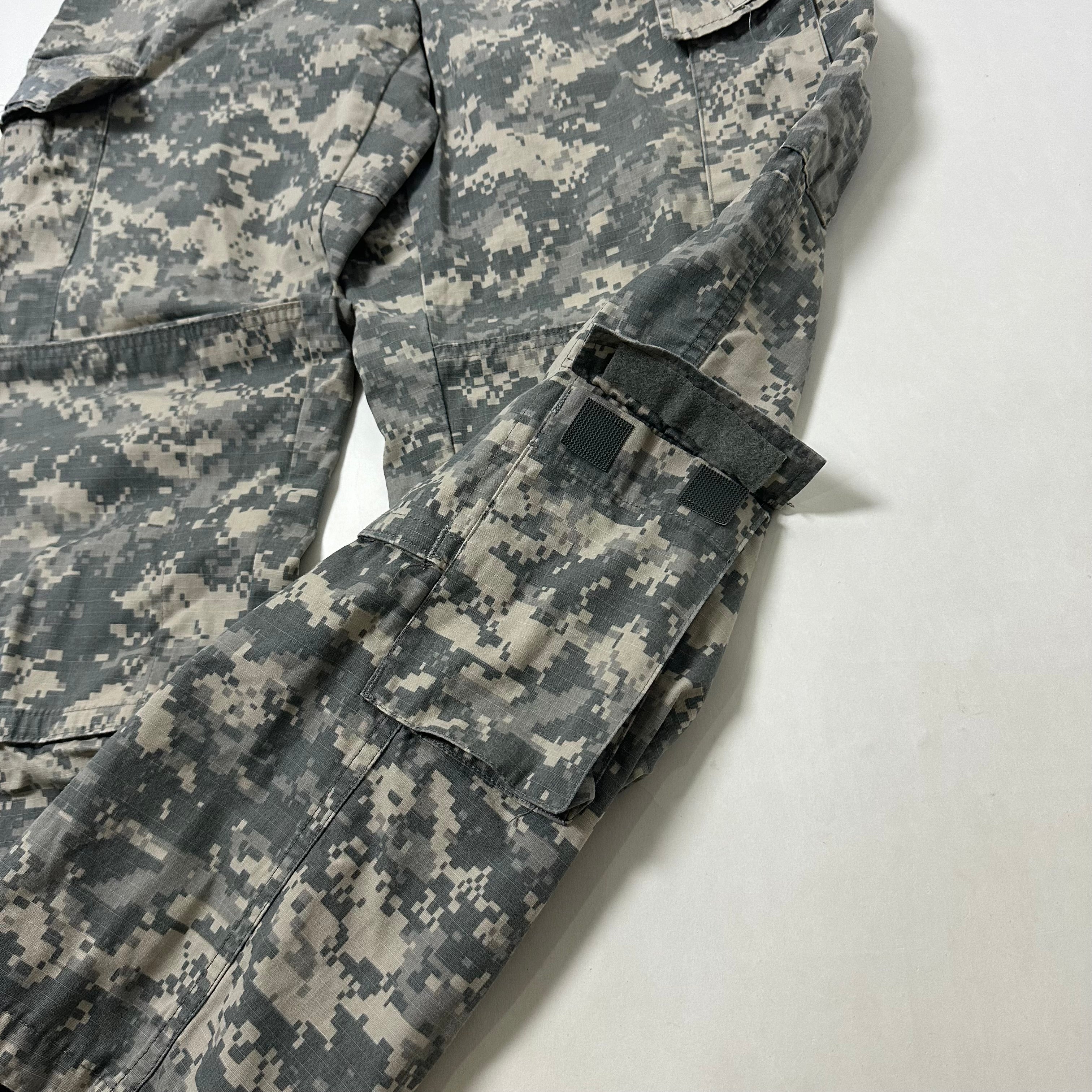 U.S. Army Combat Uniform Pants (ACU) in Universal Camouflage Pattern Size M (31-35)