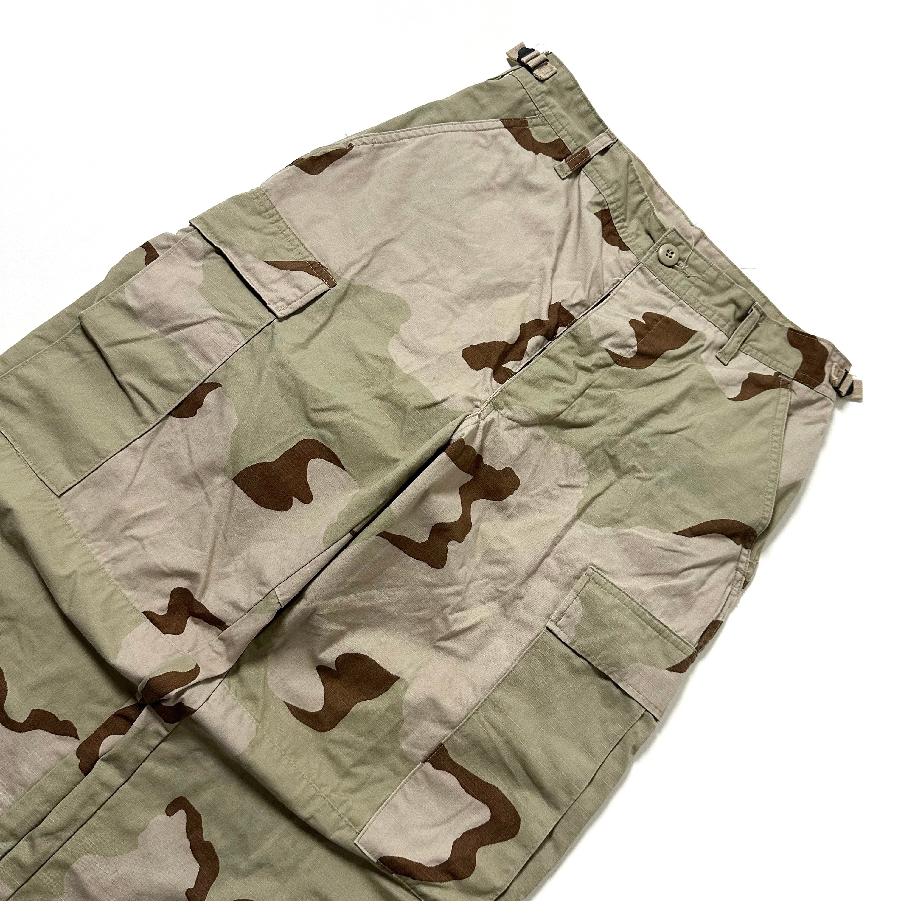U.S. Cargo Combat Pants in Desert Camo pattern Size Small (27-31)