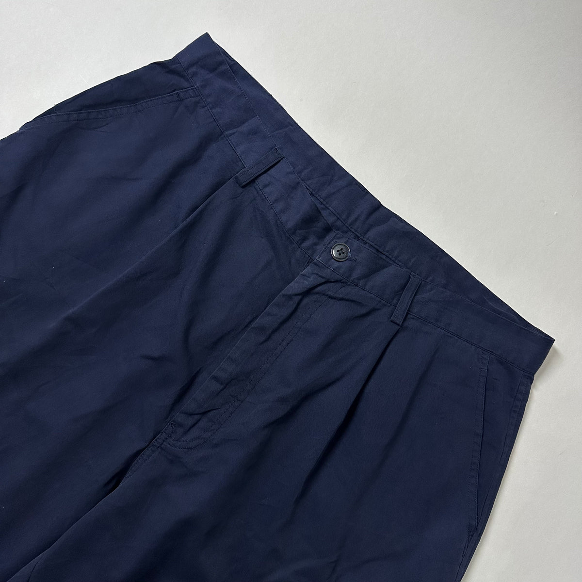 Pleated Cargo Shorts in Navy Blue (Size 36)