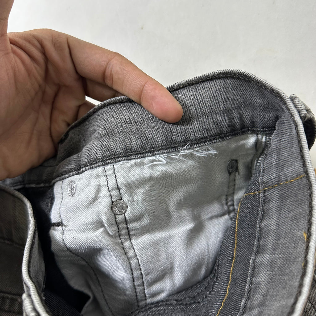 Levi’s 510 Skinny Fit Jeans in Gray Wash (Size 33)