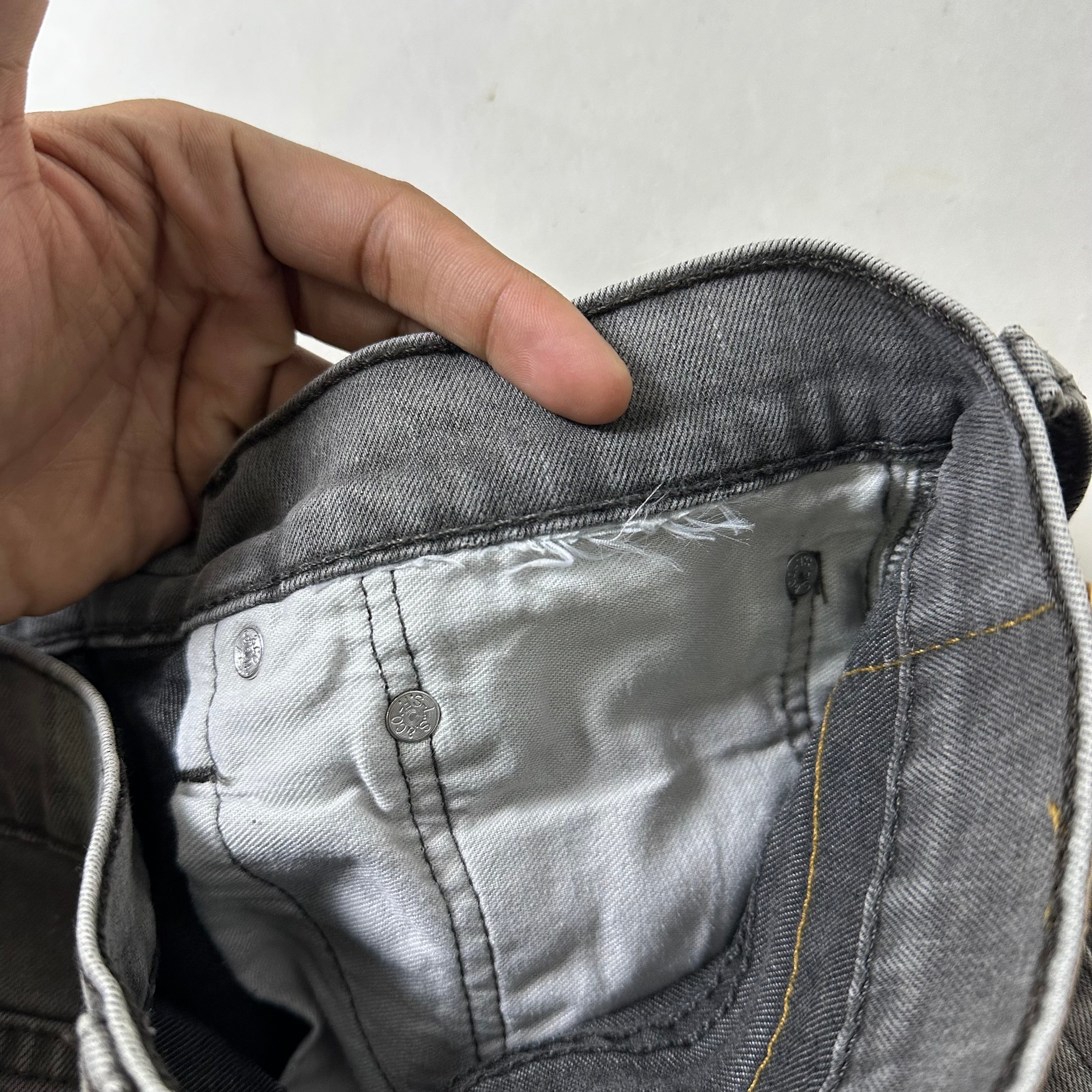 Levi’s 510 Skinny Fit Jeans in Gray Wash (Size 33)