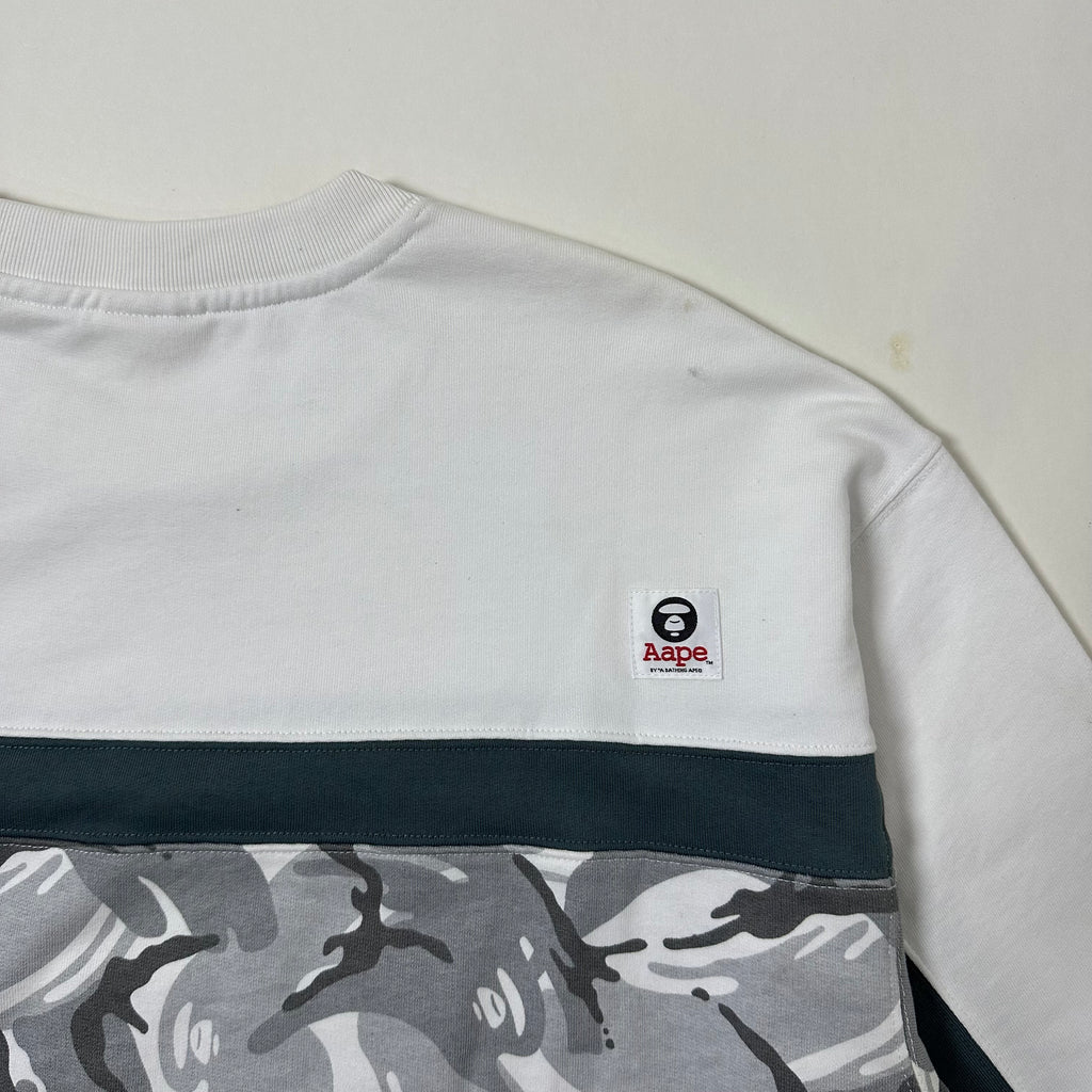 AAPE Crewneck Sweatshirt in White (Size XL)